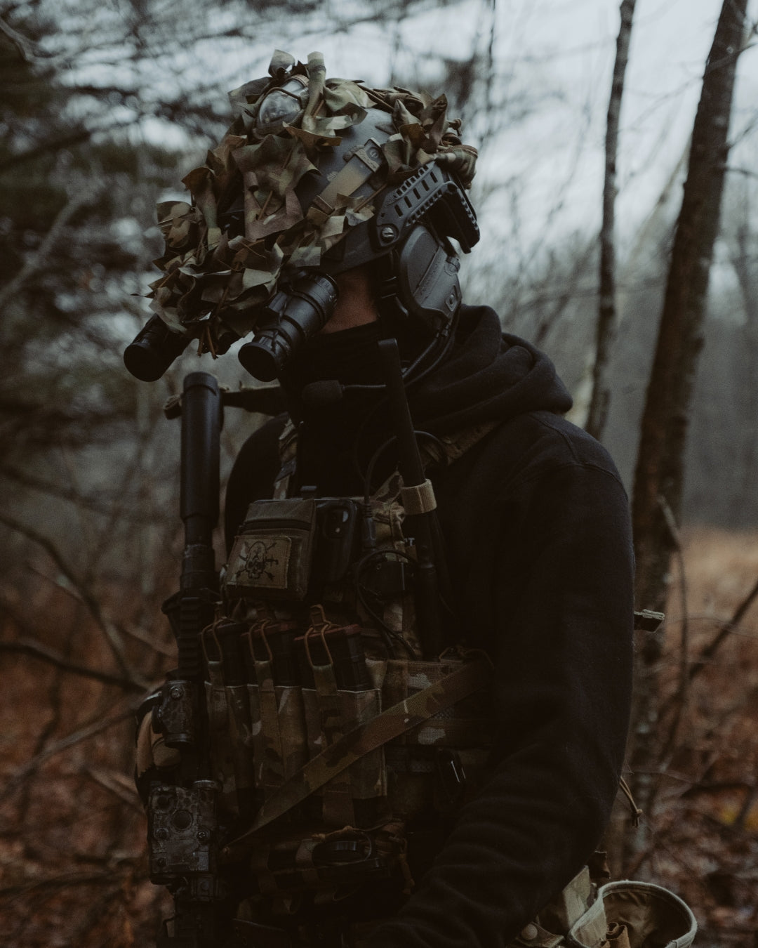 AXL Advanced Squid Scrim Kit – Multicam – patterned helmet scrim worn by operator