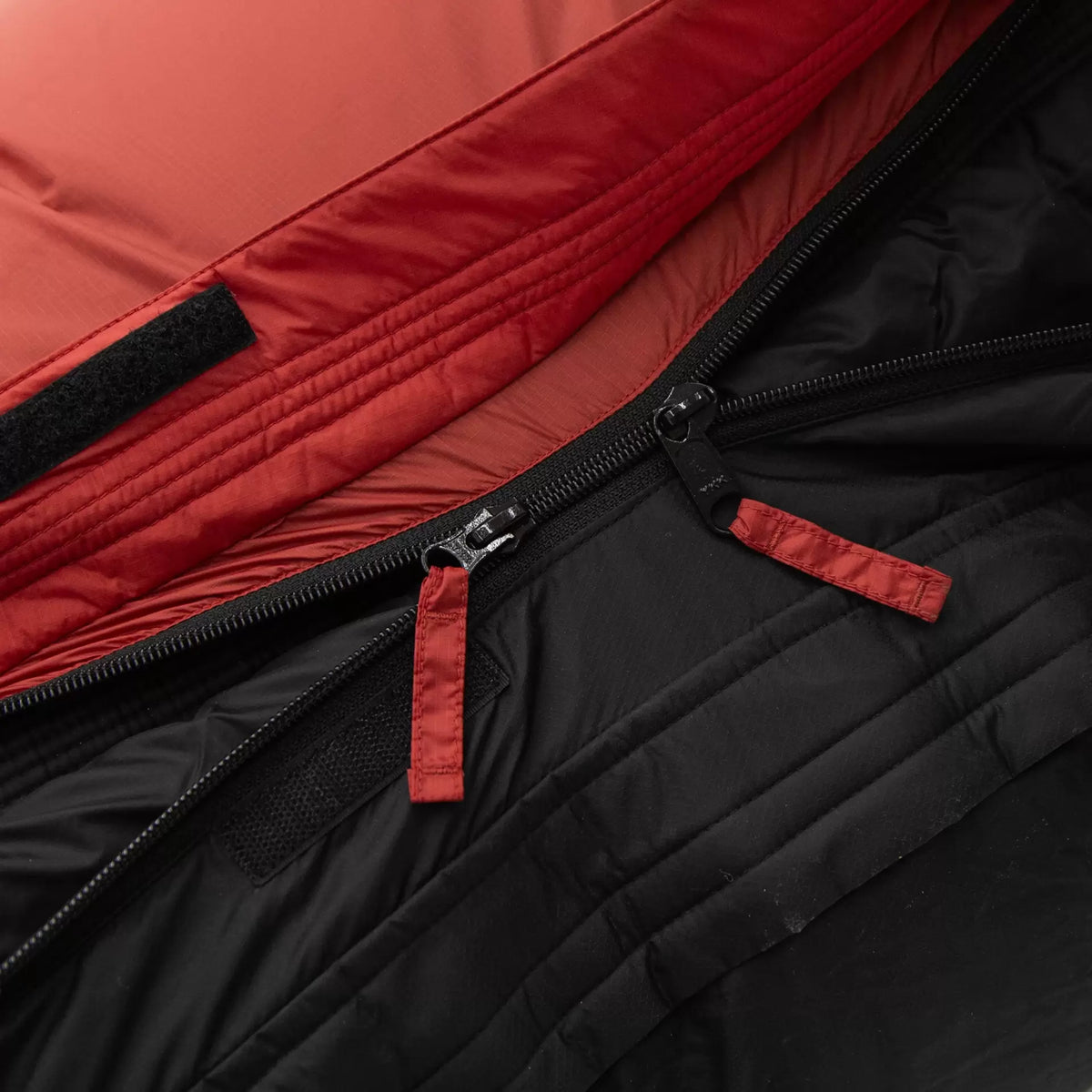 Carinthia D 800X — Red