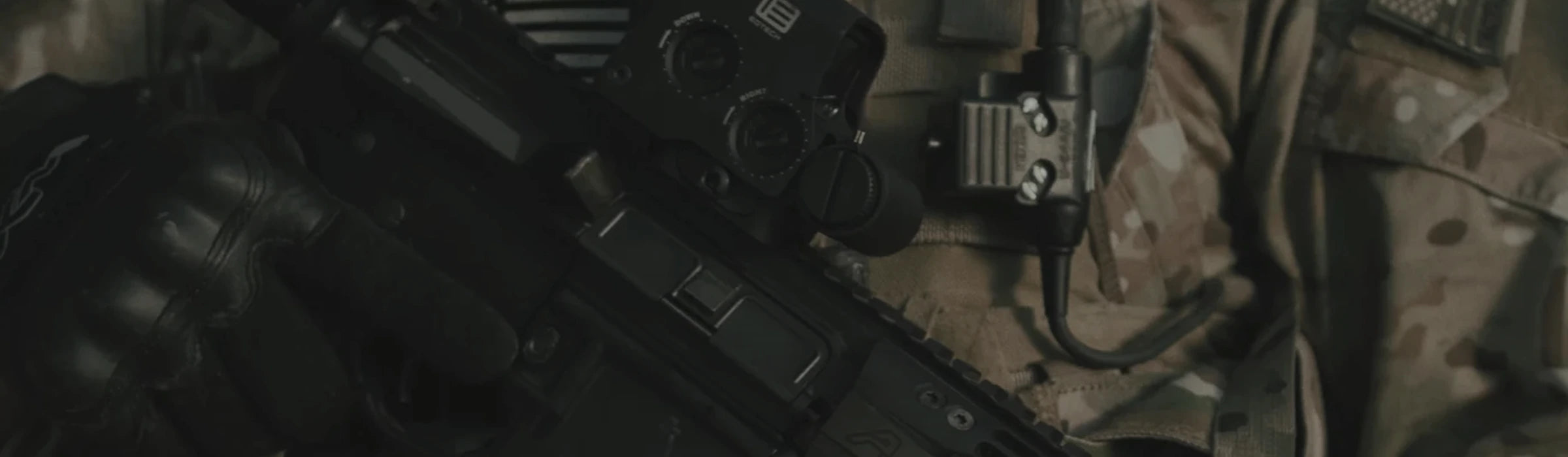 EOTECH Optik auf dunklem Gewehr