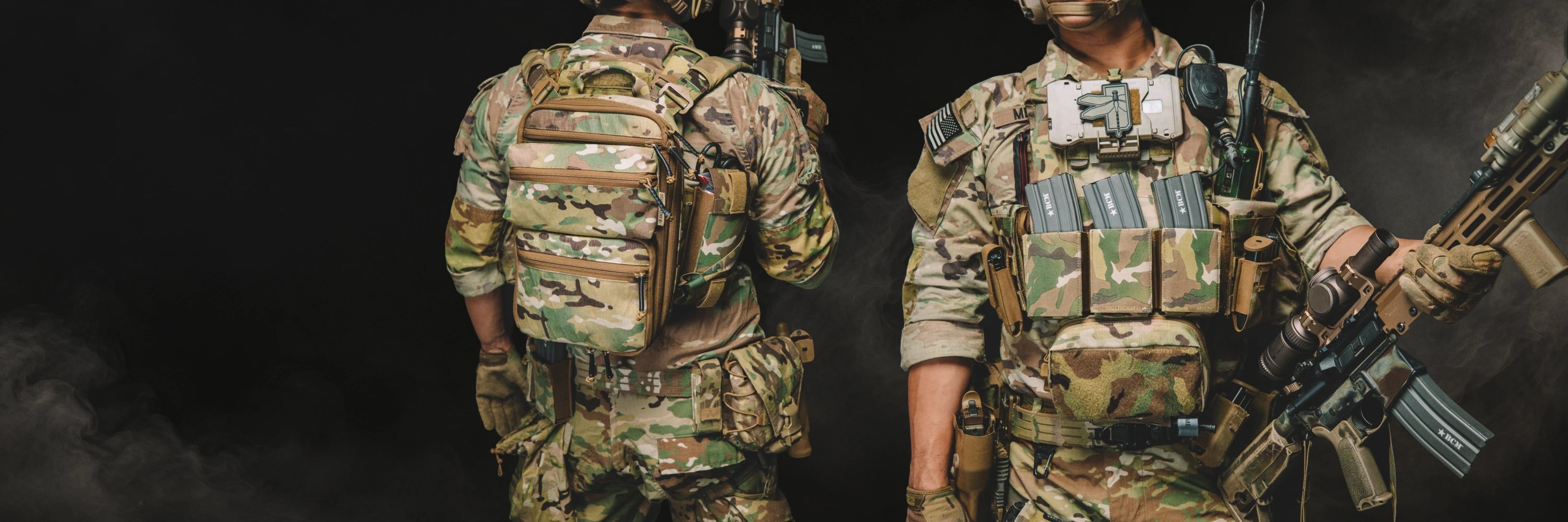 Haley Strategic – Front- und Rückenansicht des Loadouts mit dezentem Rauch
